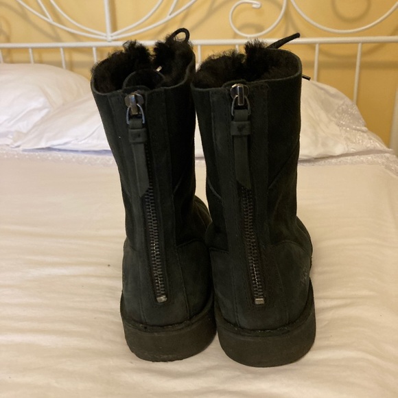 UGG Women’s Daney (1017507) Black Round Toe Lace-Up Ankle Snow Boots Size US 8 - Picture 3 of 6